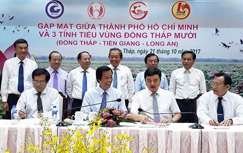 Lãnh đạo Sở Du lịch TP. Hồ Chí Minh và lãnh đạo 3 tỉnh Tiểu vùng Đồng Tháp Mười ký kết Thỏa thuận hợp tác phát triển du lịch